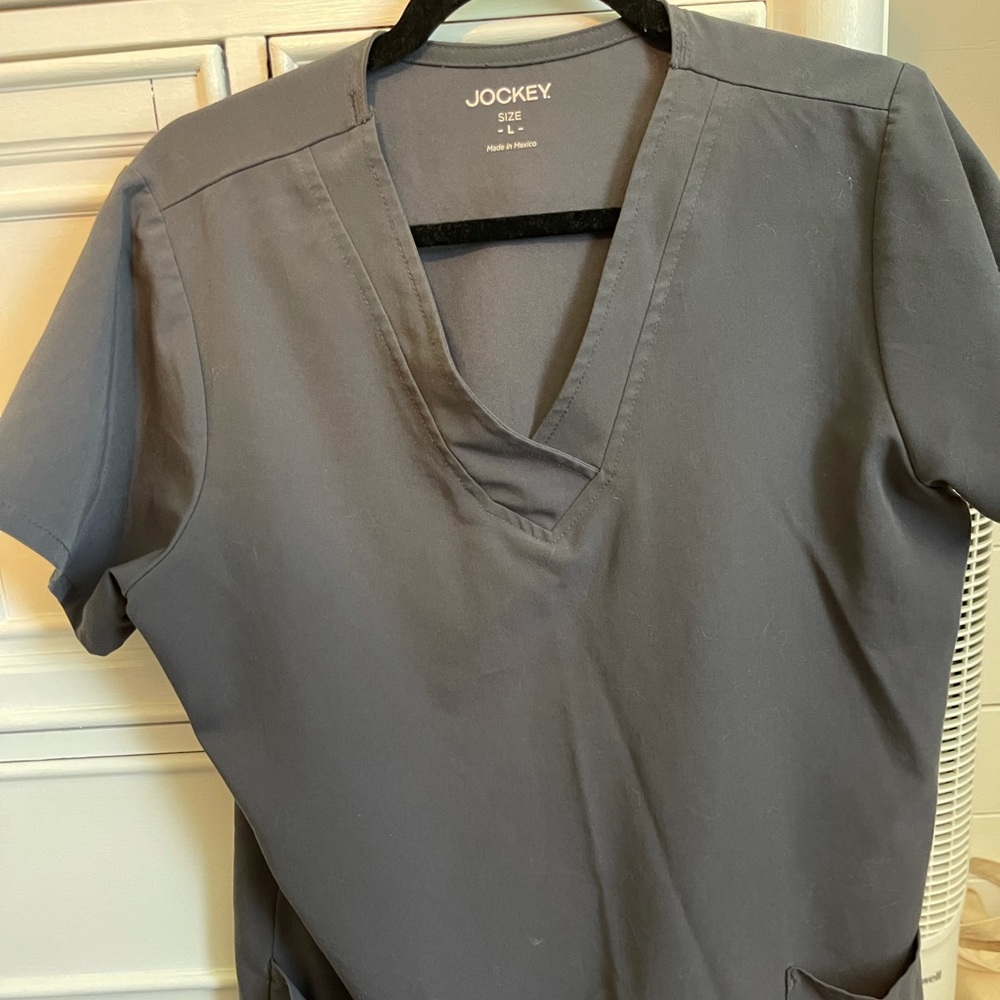 Jockey scrub top